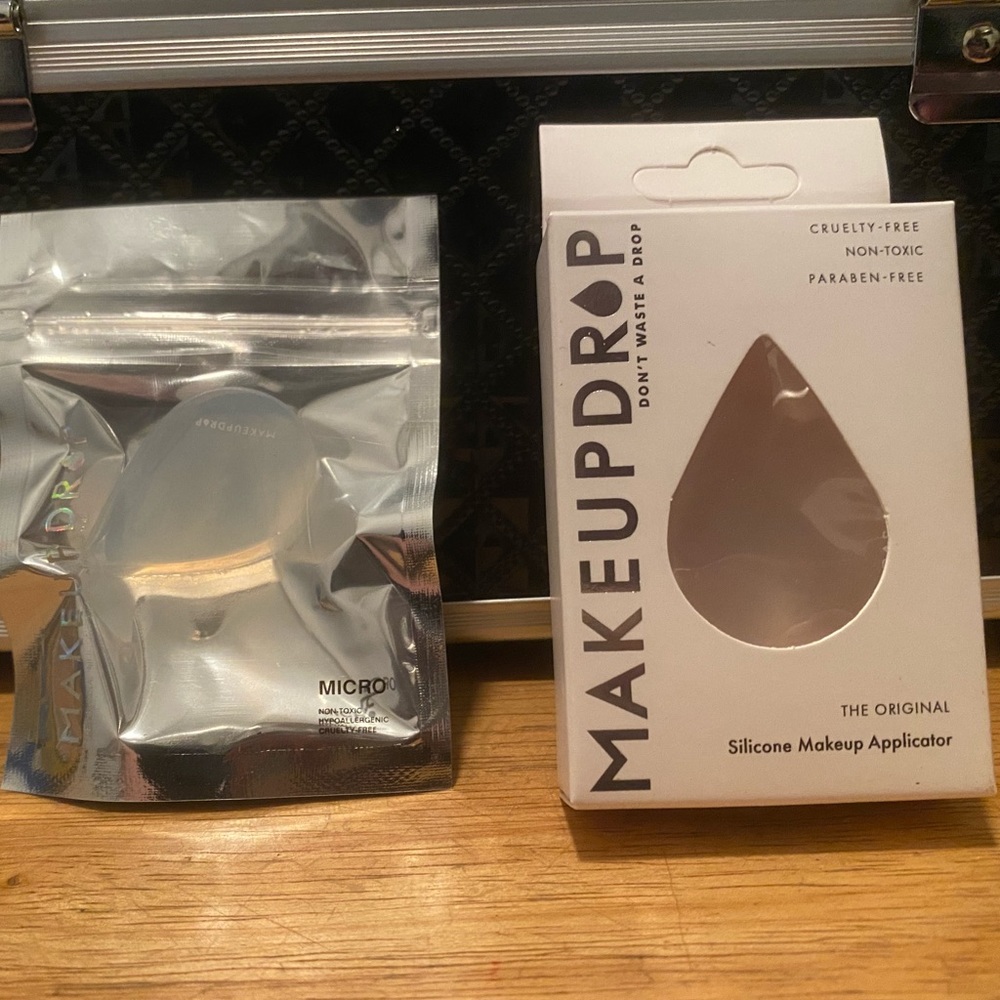 Makeup applicators